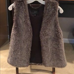 Aritzia talula faux fur vest